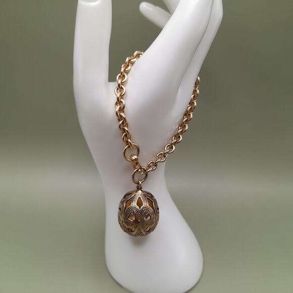 Vintage Gold-tone Chain Bracelet Sister Clasp Spherical Filigree Charm, 7 Inch - Picture 1 of 10